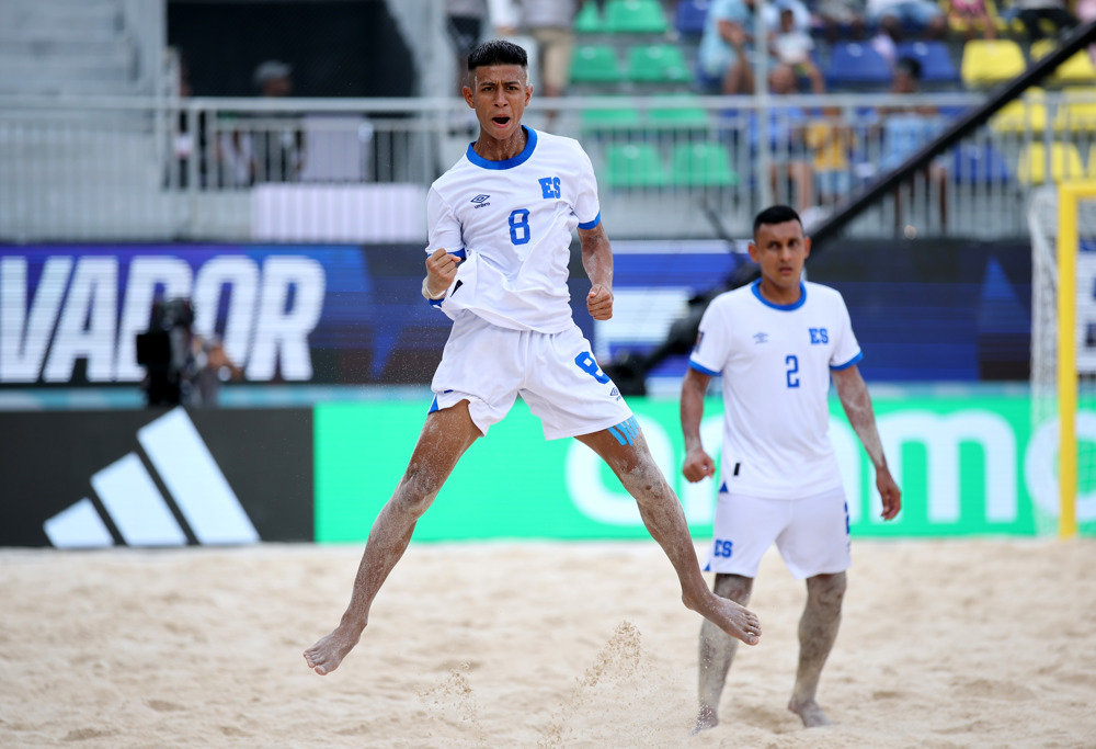 El Salvador falls to Oman, remains alive in knockout stage hopes at FIFA Beach Soccer World Cup