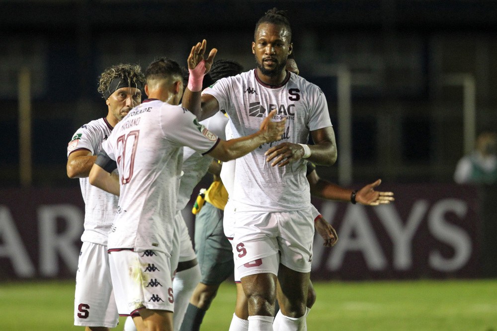 Veterans Bolanos, Waston help Saprissa soar to victory