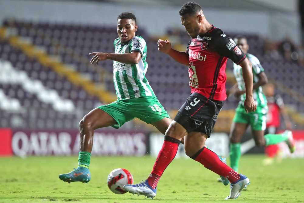 Alajuelense on path for quarterfinal return vs. Alianza

