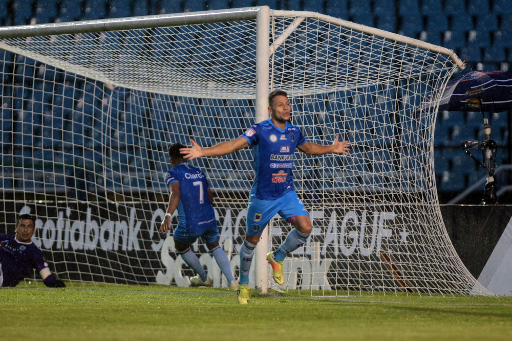 De Leon helps power Santa Lucia to first ever Concacaf win