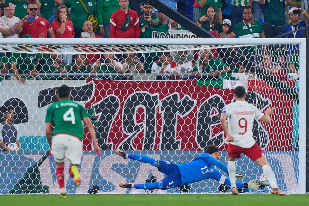Ochoa stars with penalty save as Mexico draw with Poland