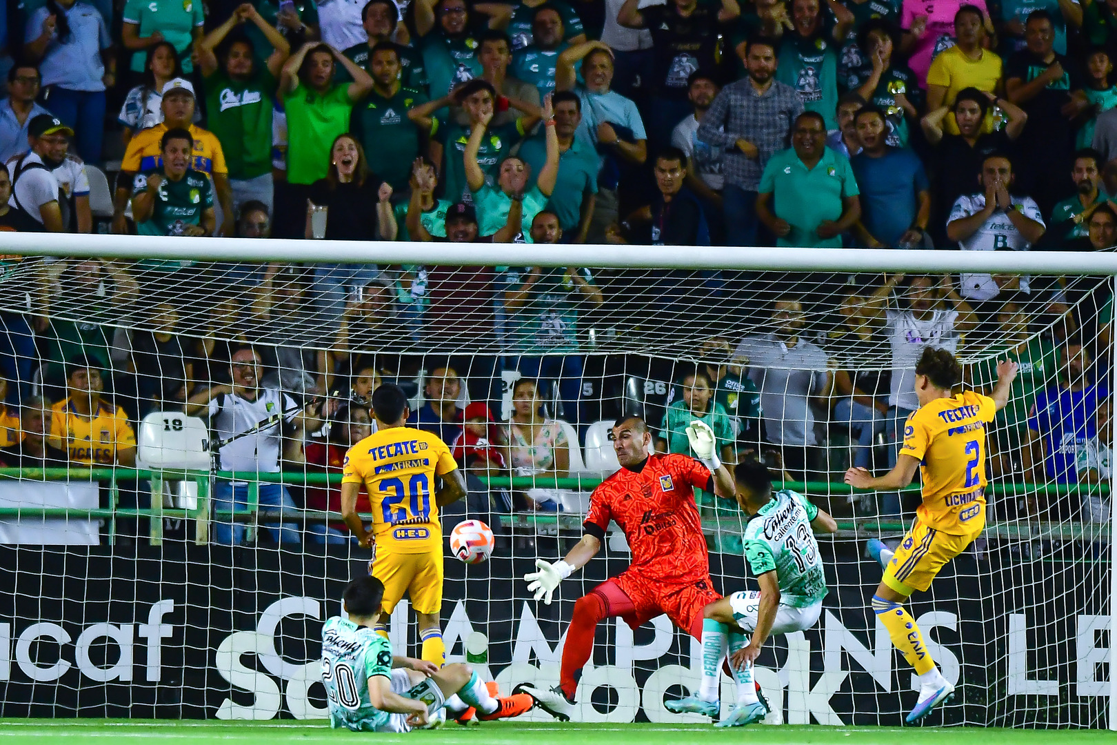 Frias' late goal lifts Club Leon over Tigres and into Final