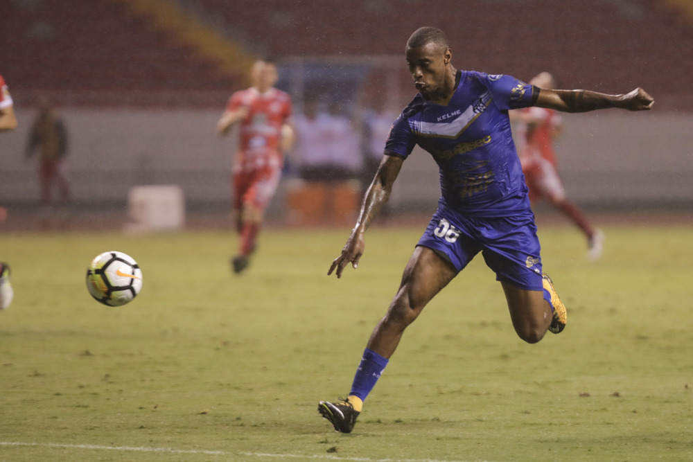 Carlos Small “Liga Concacaf Scotiabank me ayudó a jugar en el extranjero “ 