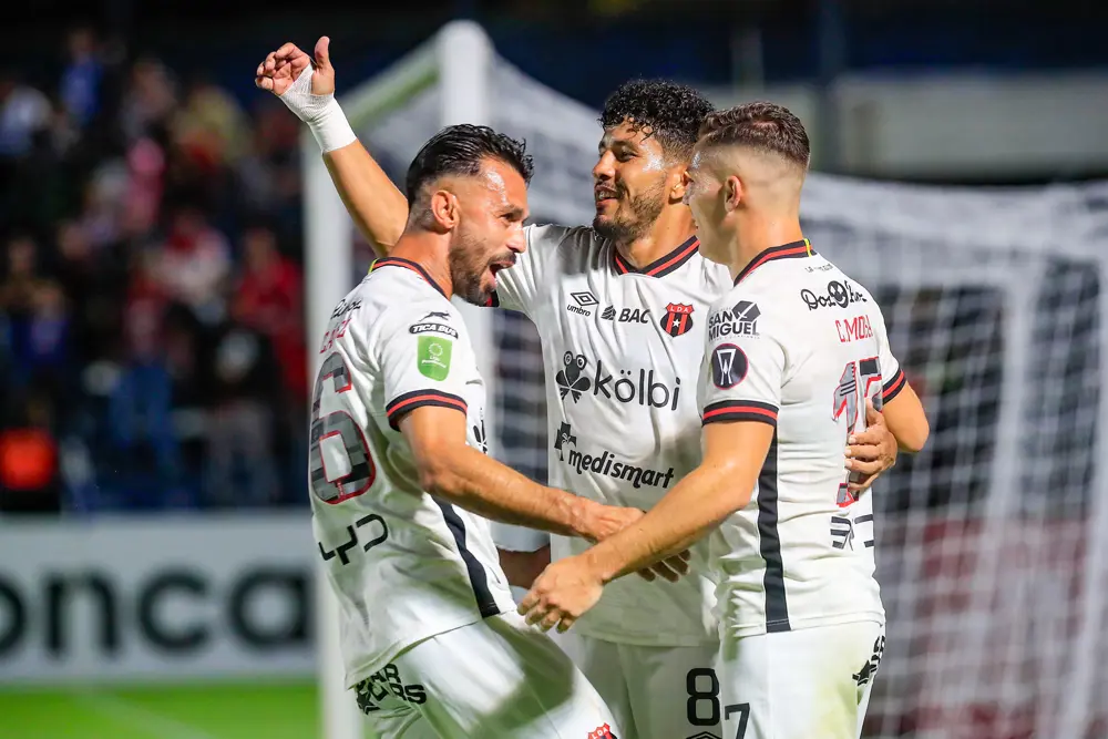 Oleada del segundo tiempo de Alajuelense dejó a Cartaginés contra las cuerda