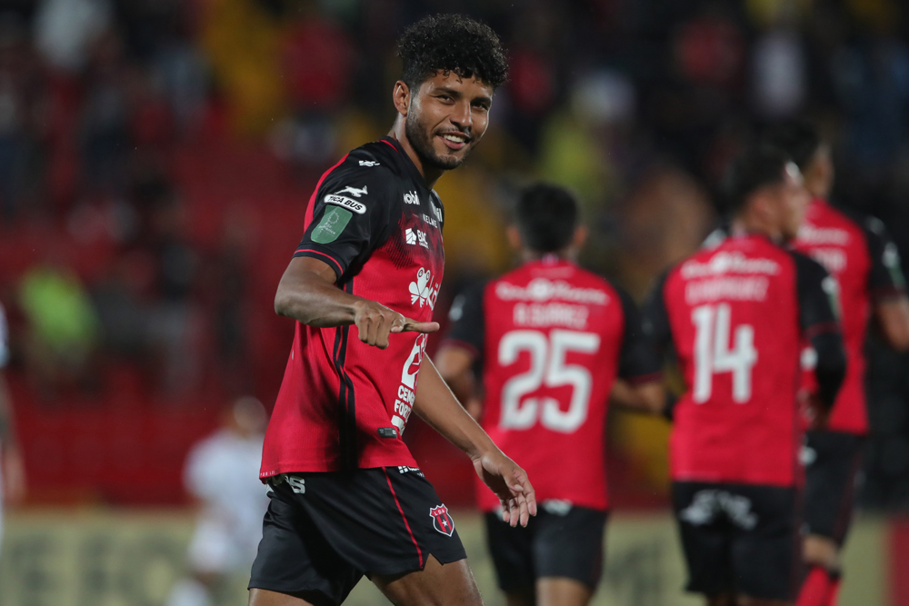 Venegas, Suarez goals seal Alajuelense’s SF spot, SCCL bid