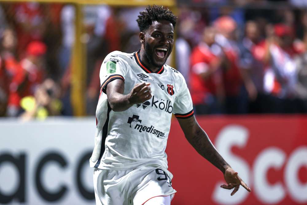 Alajuelense top Real Esteli to take big step toward title
