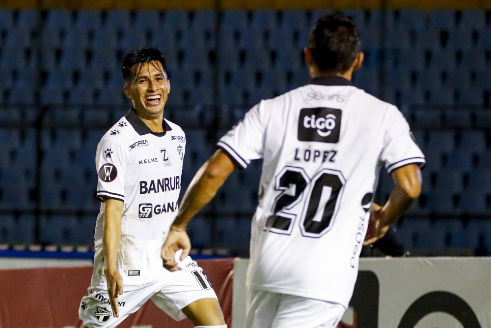 Los ex Campeones Comunicaciones y Monterrey inician la Copa de Campeones