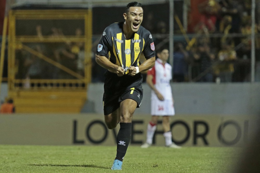 Olimpia y Real España regresan al fútbol local con triunfos
