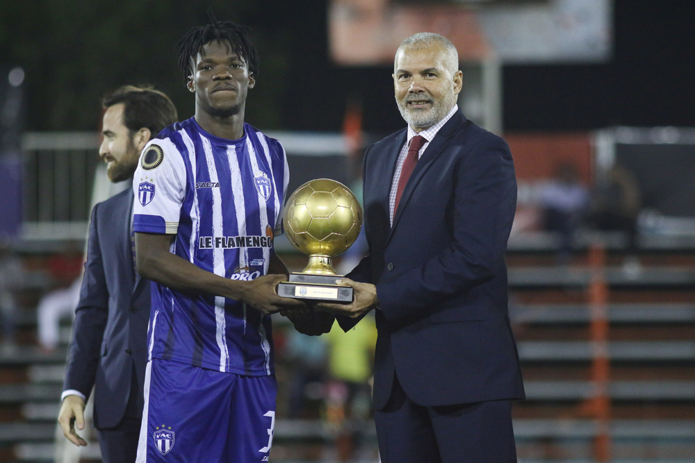 Dejean de Violett, Jeudi entre los ganadores de los premios FCCCC