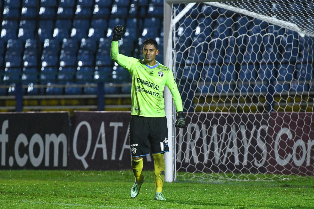 Pérez brilla con Comunicaciones, se gana lugar con Guatemala