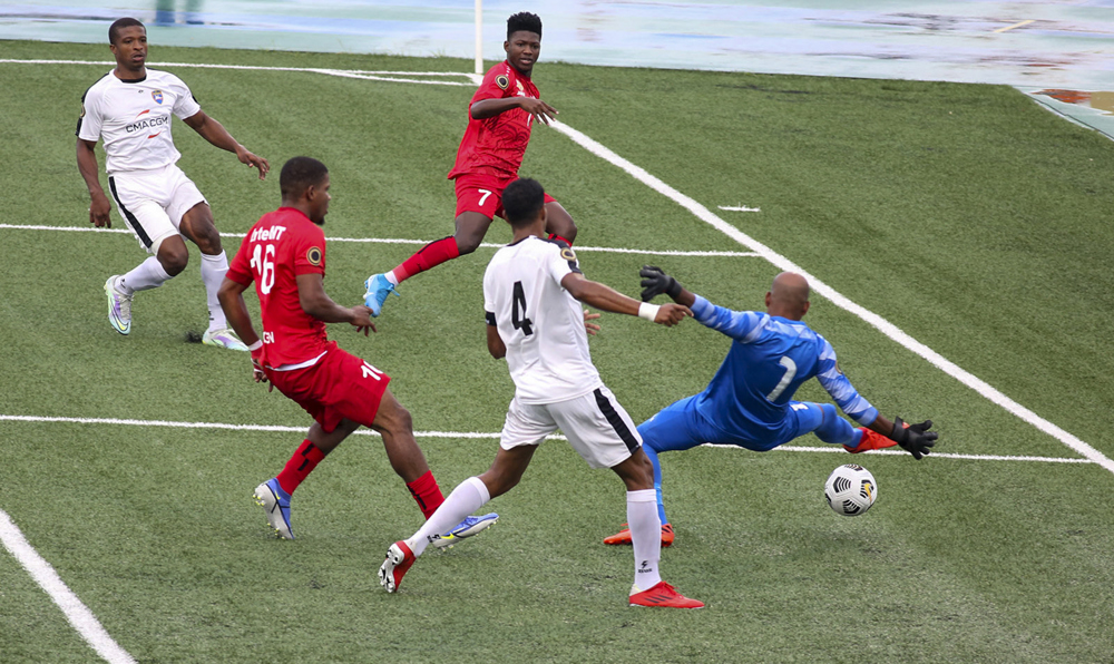 Inter Moengo Tapoe, Bayamon punch CCCS Final tickets