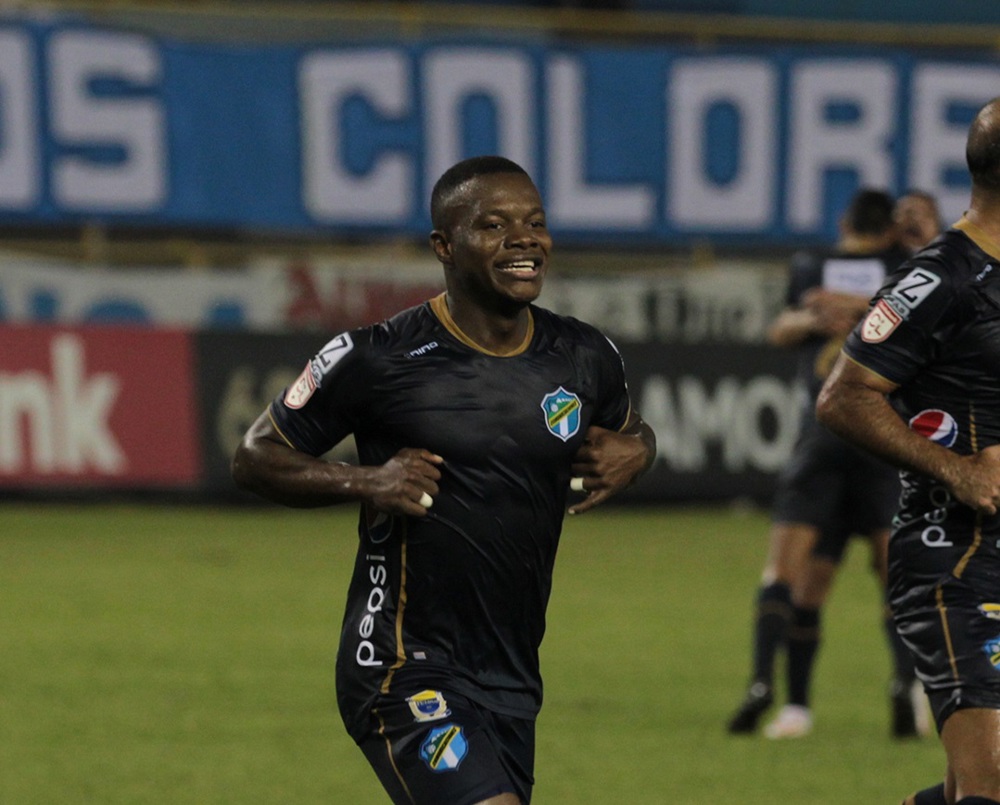 Late Lacayo goal seals Comunicaciones’ place in quarters