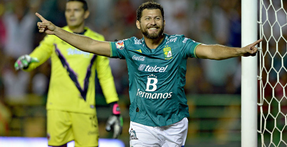 Former Mexico int’l Sabah retires