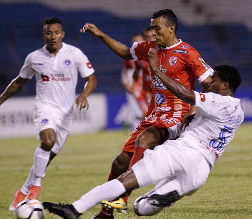 Venciendo al Olimpia, Santos de Guápiles toma ligera ventaja en la final SCL