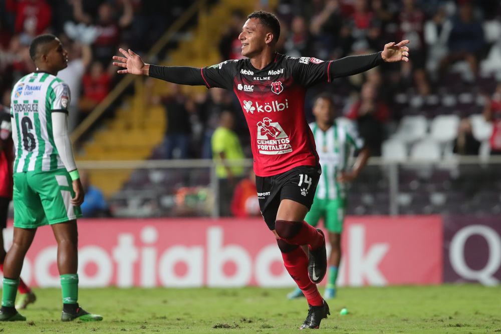 Rodriguez hat trick powers Alajuelense to win over Alianza
