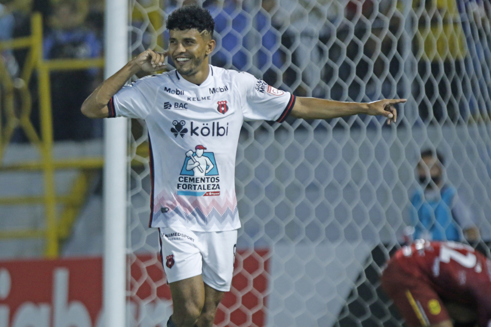 Venegas orchestrates Alajuelense victory at Real Espana