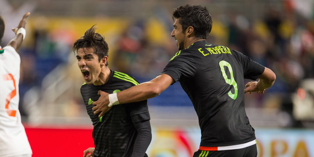 Late goals lift Mexico over Senegal