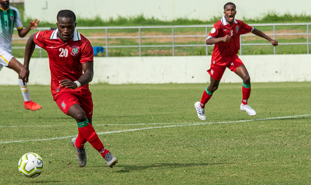 Doblete de Gleofilo Vlijter’s ayuda a Surinam para vencer a Dominica