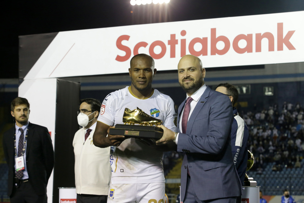 Anangono claims Qatar Airways Top Scorer Award for 2021 SCL