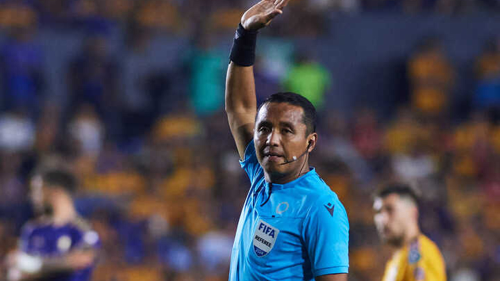 Árbitro Iván Barton establecerá un récord en la Final de la Copa de Campeones de Concacaf