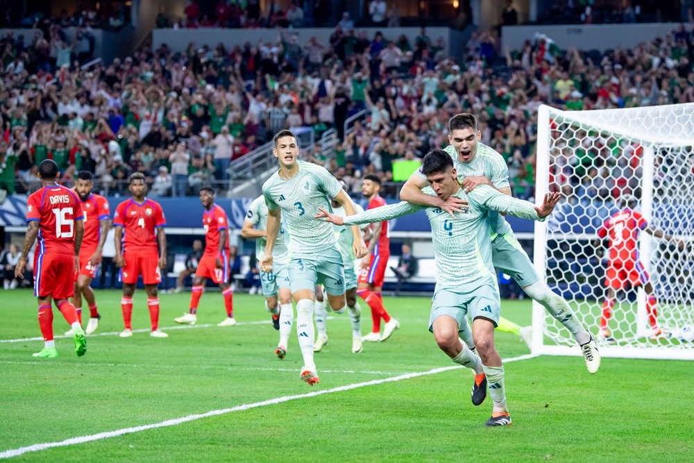 Mexico shine at both ends in victory over Panama