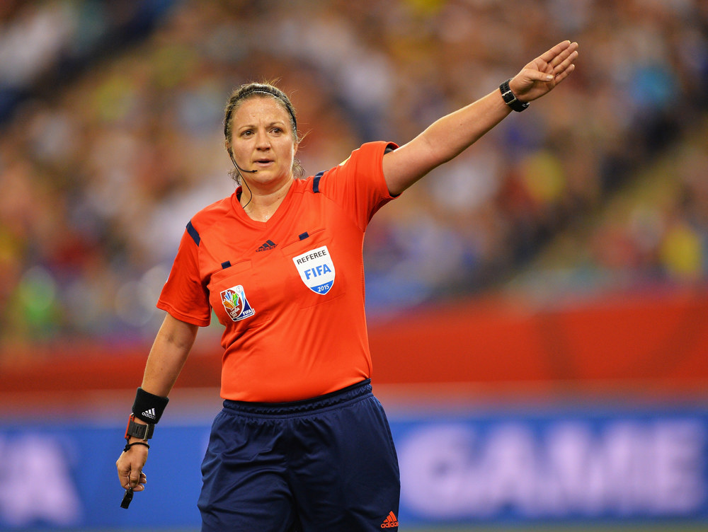 Referee Carol Anne Chenard: “Football can raise awareness for breast cancer”