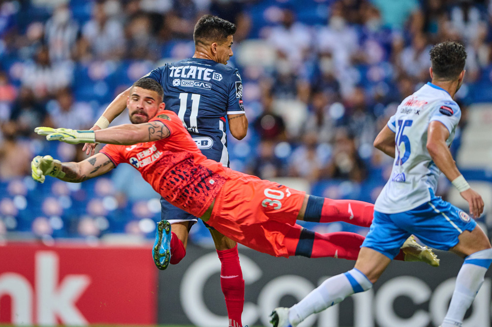 Monterrey topped Cruz Azul taking the upper hand in the SCCL semi final
