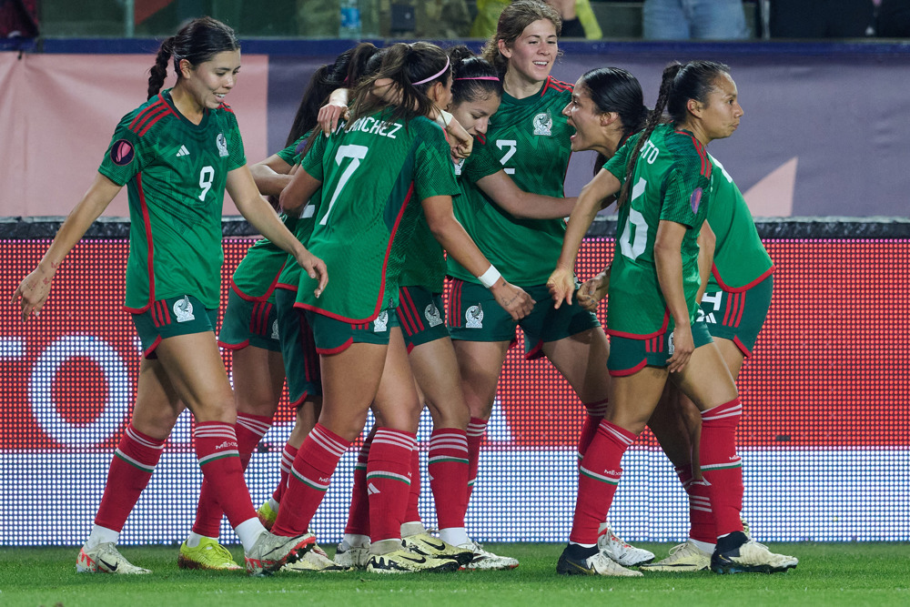 Confident Mexico take aim at quarterfinal clash vs. Paraguay