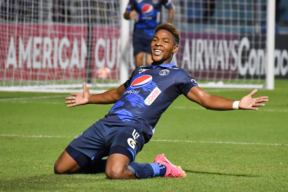 Mejía el hombre clave en la victoria del Motagua contra Sporting San Miguelito

