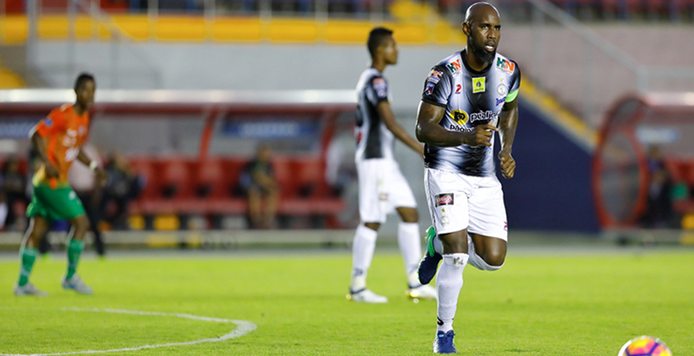 Felipe Baloy mantiene invicto a Tauro en Panamá