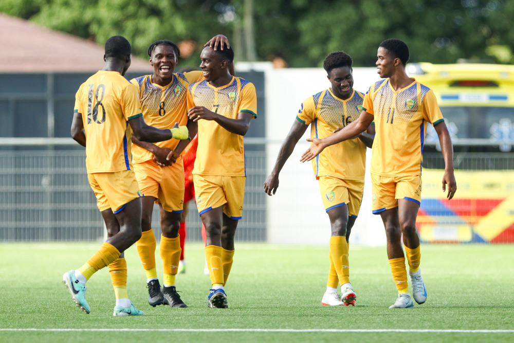 Saint Vincent and the Grenadines, El Salvador clash for top of group in League B