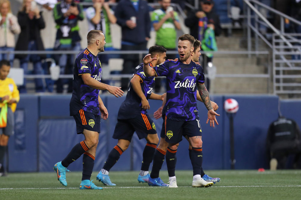 Morris leads way as Seattle gain advantage over NYCFC