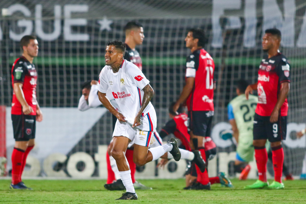 Araujo’s late strike deliver dramatic title to Olimpia