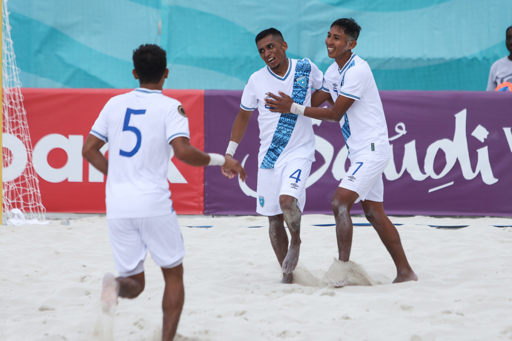 Guatemala y El Salvador se enfrentan por el primer lugar del Grupo A