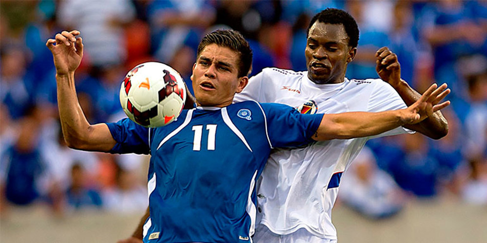 Red-hot Zelaya propels Salvador into quarterfinals