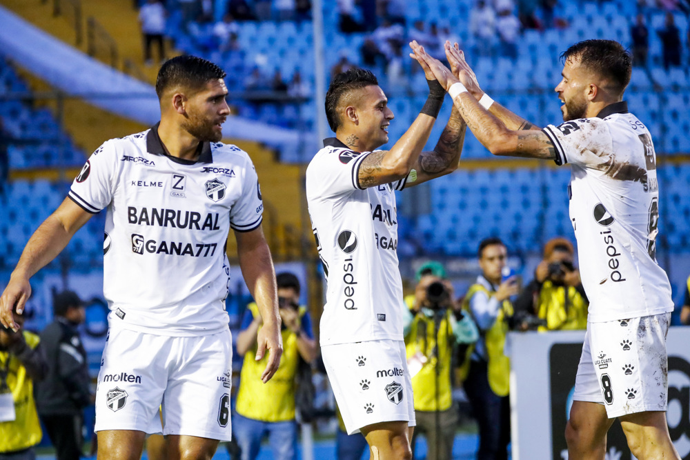 Con dos 'golazos' Comunicaciones derrotó al Real España
