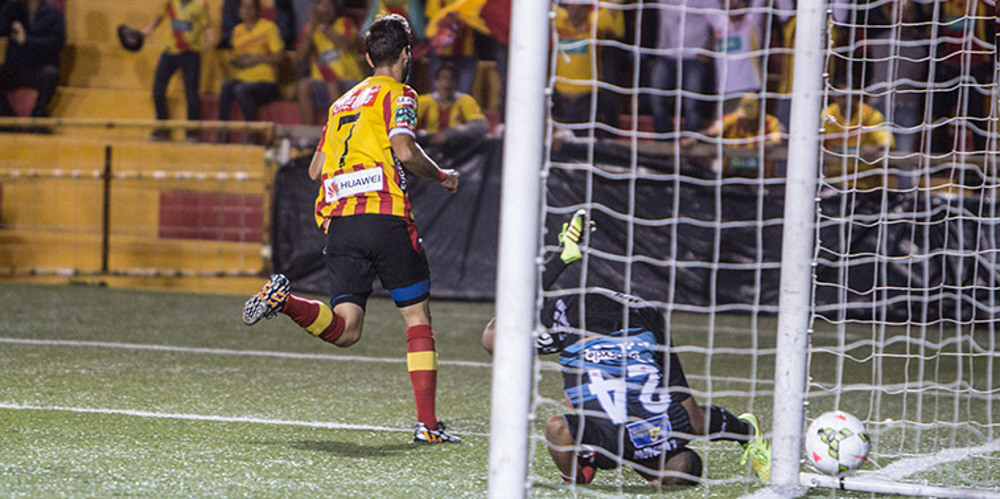 Ruiz brace propels Herediano past Isidro Metapan