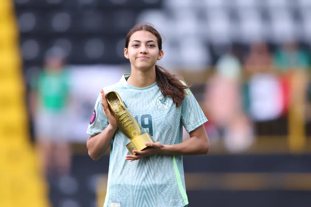 Saldívar y Henning reciben honores en el Campeonato Femenino Sub-20