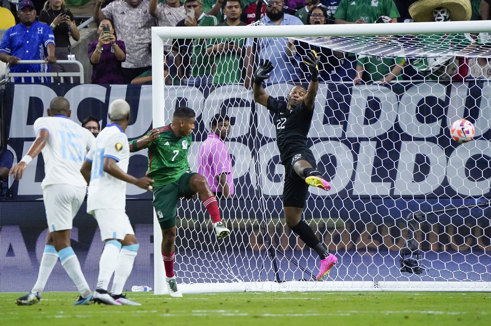Mexico race past Honduras on strength of Romo brace
