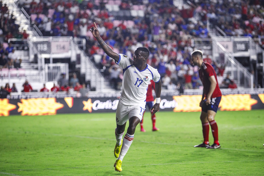 Fajardo, Barcenas headers lay groundwork for Panama triumph