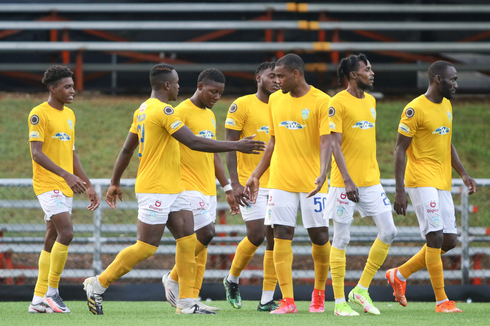 Triplete de Leslie da triunfo a Waterhouse contra Bayamón y clasifica a la SCL