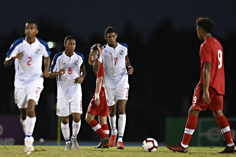 Panama trying to fend off Dominica, Canada in Group D