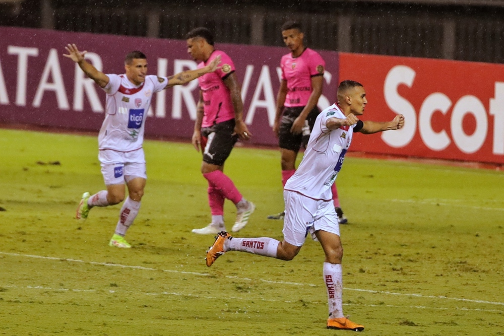 Mendez makes the difference for Santos against Plaza Amador
