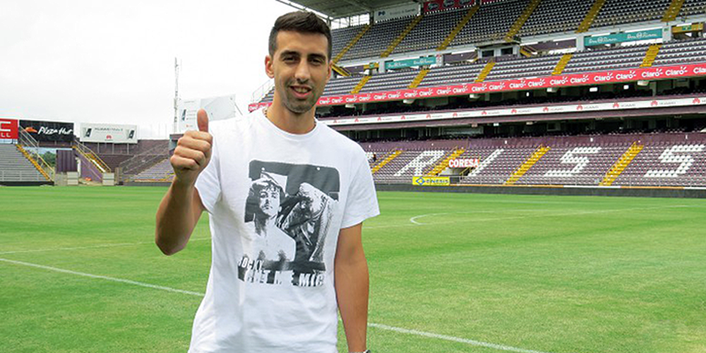 Saprissa inks Torres to deal