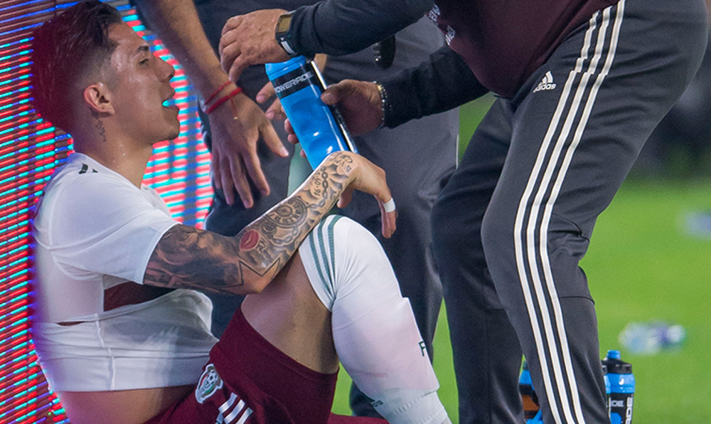 Salcedo y Araujo sufren lesiones en la derrota de México