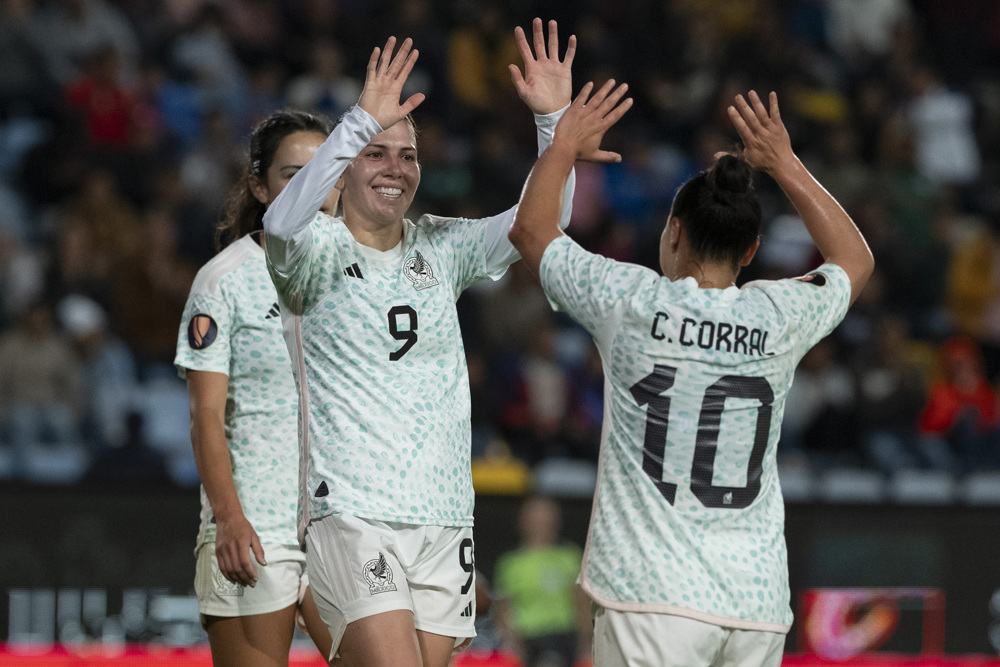 Dynamite first half propels Mexico past Trinidad & Tobago