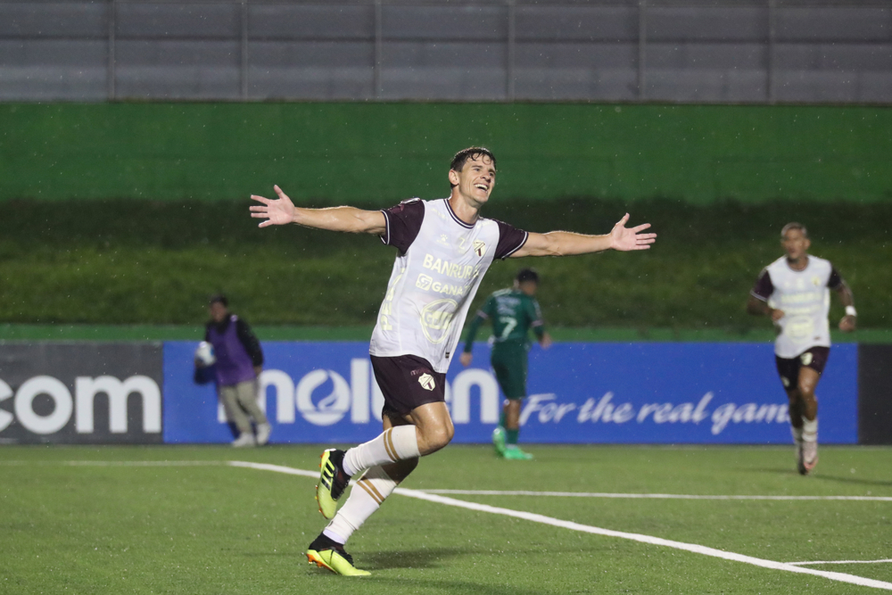 Comunicaciones defeats Marathón to take Group B lead