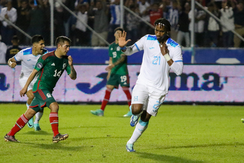 Lozano, Rochez goals help Honduras soar past Mexico
