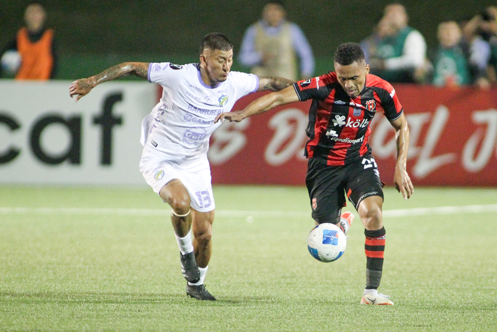 Alajuelense y Comunicaciones se enfrentan por el último puesto en las semifinales de la Copa Centroamericana
