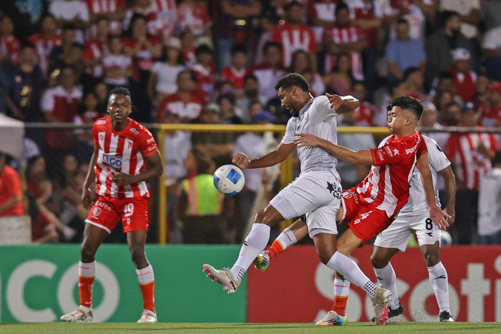 Vega y Walker brillaron en el empate entre Estelí y Herediano en el partido de ida de la semifinal de la CCAC 